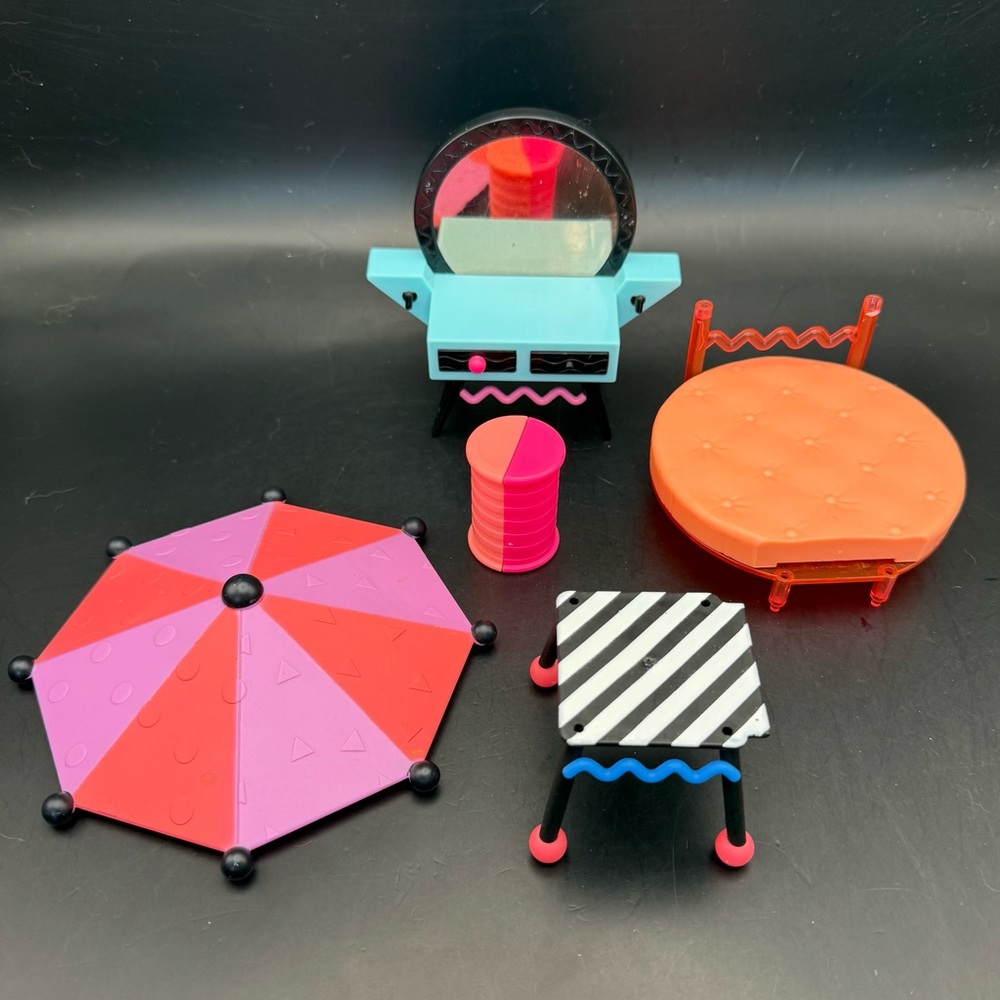 LOL OMG Surprise Dollhouse Furniture LOT Of 5 Pieces Bed Table Vanity Umbrella